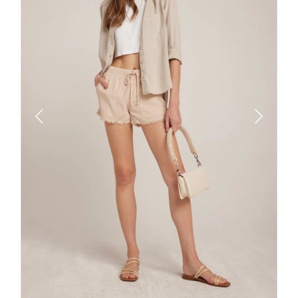Bella Dahl draw string shorts in soft tan